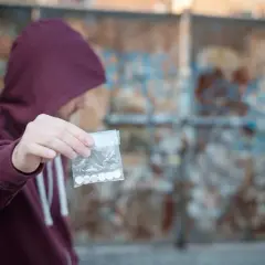 Ile działek z 1 grama amfetaminy? Poznaj fakty i zagrożenia