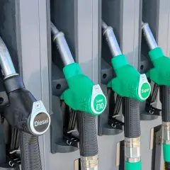 Jaki to kolor jest benzyna? Niesamowite fakty na temat koloru paliwa samochodowego
