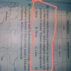 Fragment mapy Polski z zaznaczonymi miastami i pytaniami dotyczącymi skali.