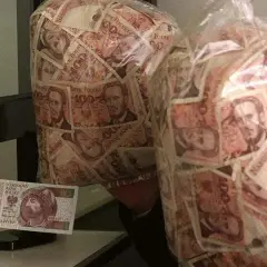 138 funtów w złotówkach - aktualna wartość po przeliczeniu