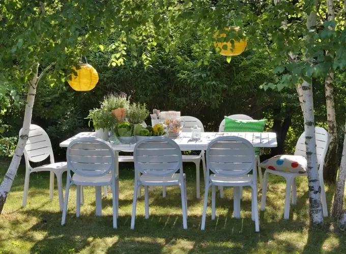 Jak wyczyścić meble ogrodowe plastikowe i przywrócić im blask