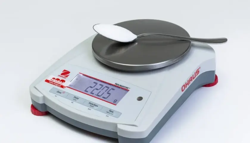 Ile łyżek to 80 gram soli? Prosty przelicznik dla kucharzy
