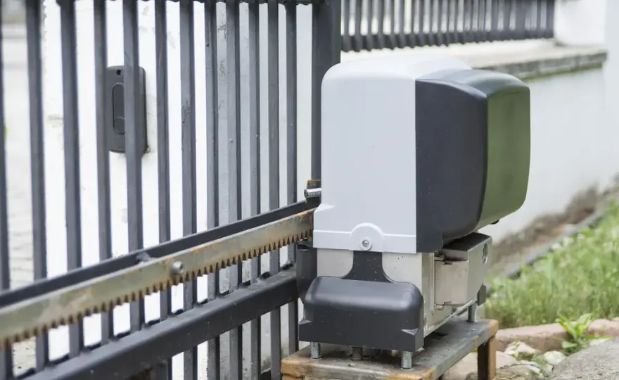 Siłowniki elektryczne do bram: Jak dobrać moc do rodzaju bramy?