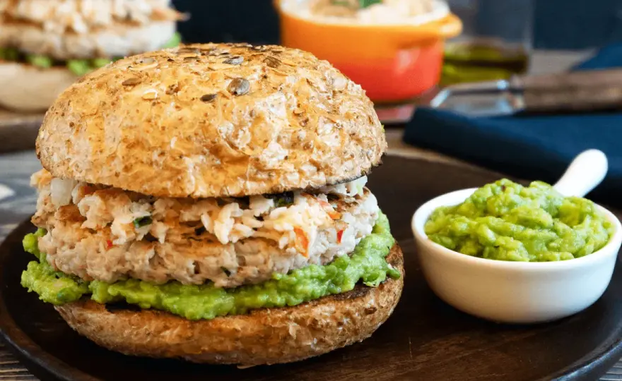 Burger z indyka Kwestia Smaku - zdrowsza alternatywa dla mięsa